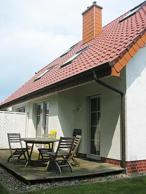 Das Gebäude in dem sich das Ferienhaus befindet