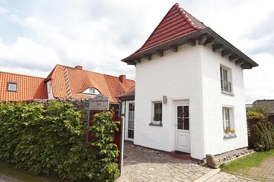 Das Gebäude in dem sich das Ferienhaus befindet