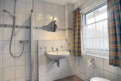 Ein Badezimmer in der Unterkunft Kranichguck, App 1