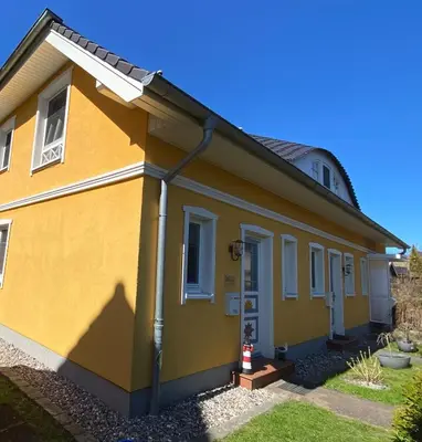 Das Gebäude in dem sich das Ferienhaus befindet