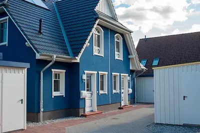 Das Gebäude in dem sich das Ferienhaus befindet