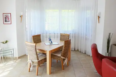 Ein Sitzbereich in der Unterkunft Haus Birnbaum