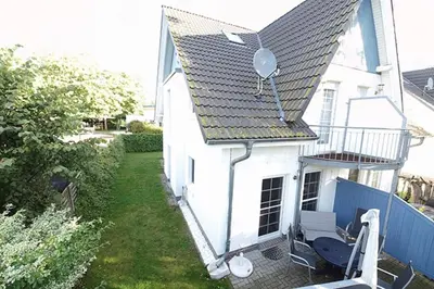 Das Gebäude in dem sich das Ferienhaus befindet