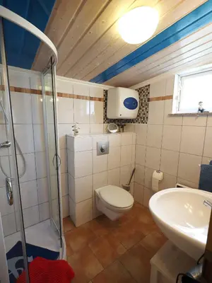 Ein Badezimmer in der Unterkunft Rogk, Christa