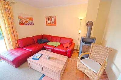 Ein Sitzbereich in der Unterkunft Villa Birkenboom, FW 1