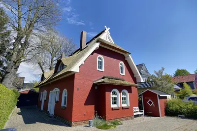 Das Gebäude in dem sich die Ferienwohnung befindet