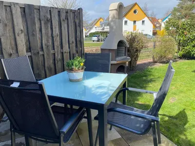 Ein Garten an der Unterkunft Damm-Kate