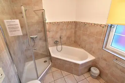 Ein Badezimmer in der Unterkunft Haus Marleen EG, FW 1