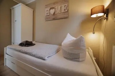 Ein Bett oder Betten in einem Zimmer der Unterkunft Boddenkieker 12