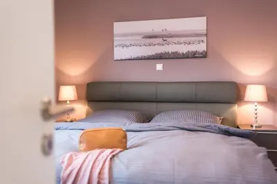 Ein Bett oder Betten in einem Zimmer der Unterkunft Birkenstraße 6 Haus II Whg1