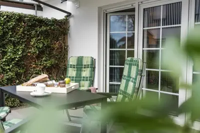 Ein Garten an der Unterkunft Birkenstraße 6 Haus II Whg2