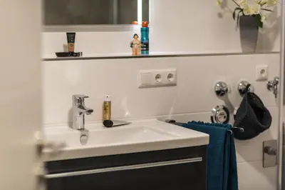 Ein Badezimmer in der Unterkunft Birkenstraße 6 Haus II Whg2