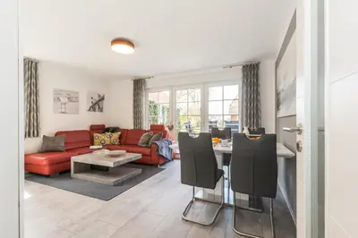 Ein Sitzbereich in der Unterkunft Birkenstraße 6 Haus II Whg3