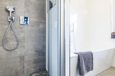 Ein Badezimmer in der Unterkunft Birkenstraße 6 Haus II Whg6