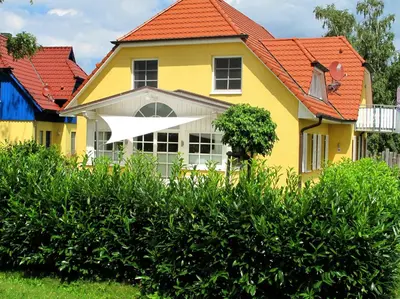 Ein Garten an der Unterkunft DHH Wiesenstraße 55 - Dünensand