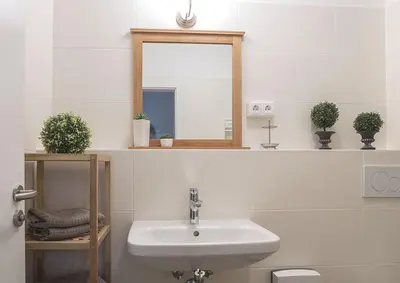 Ein Badezimmer in der Unterkunft STRANDFLIEDER App Nr 05 max 3 Pers