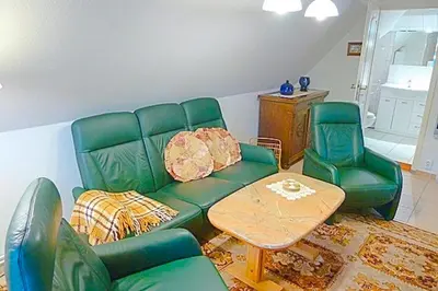Ein Sitzbereich in der Unterkunft Hennig, Otti