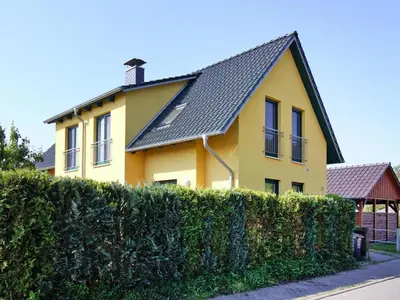 Das Gebäude in dem sich das Ferienhaus befindet