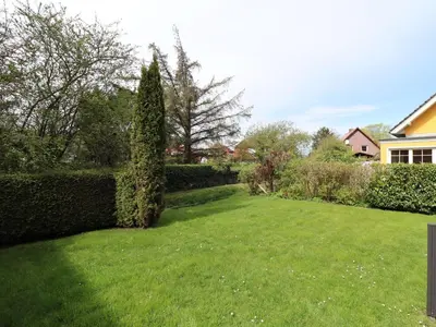 Ein Garten an der Unterkunft Reihenhaus im Ostseebad Zingst