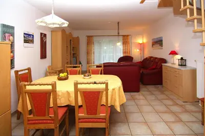 Ein Sitzbereich in der Unterkunft Reihenhaus im Ostseebad Zingst