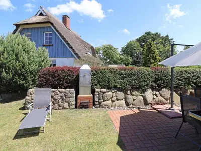 Ein Garten an der Unterkunft Ferienwohnung, Wieck am Darß