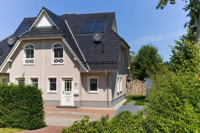 Das Gebäude in dem sich das Ferienhaus befindet