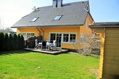 Ein Garten an der Unterkunft Wiesenstraße 40