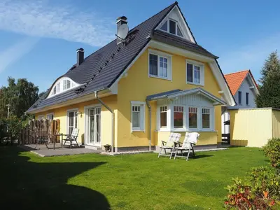 Das Gebäude in dem sich das Ferienhaus befindet
