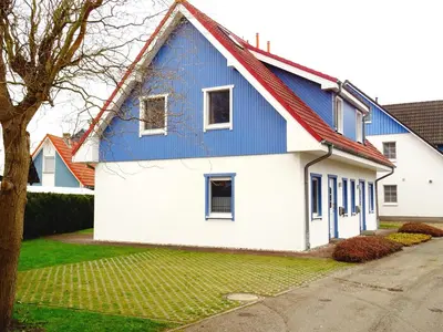 Das Gebäude in dem sich das Ferienhaus befindet