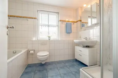 Ein Badezimmer in der Unterkunft Kavelweg 4