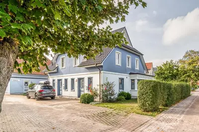 Das Gebäude in dem sich das Ferienhaus befindet