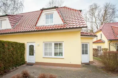 Das Gebäude in dem sich das Ferienhaus befindet