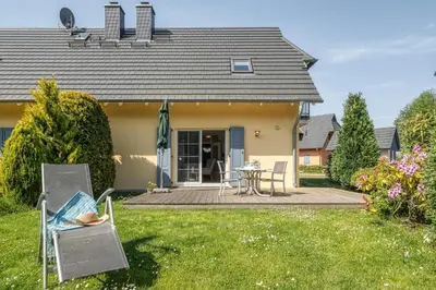 Ein Garten an der Unterkunft Huus Jette