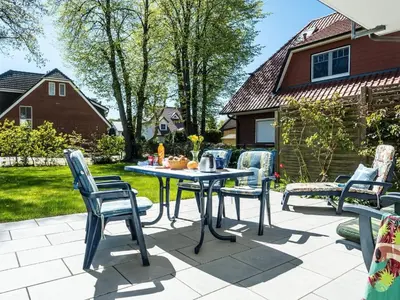Ein Garten an der Unterkunft Birkenstraße 6 Haus I Whg 1