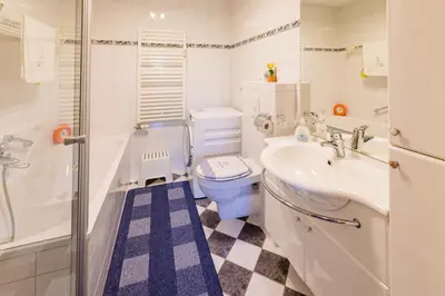 Ein Badezimmer in der Unterkunft Friedenstraße 21 Whg 1