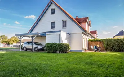 Das Gebäude in dem sich das Ferienhaus befindet
