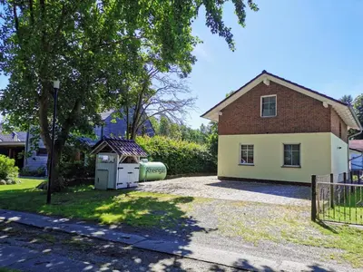 Das Gebäude in dem sich das Ferienhaus befindet