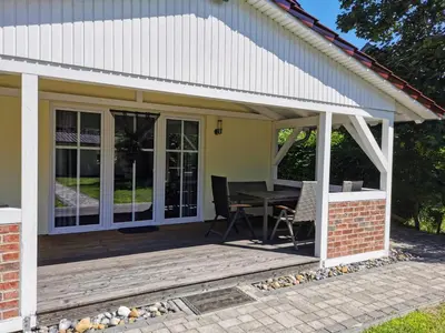 Das Gebäude in dem sich das Ferienhaus befindet