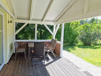 Ein Garten an der Unterkunft Haus Kranichweide