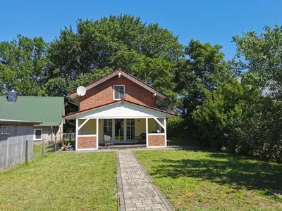 Das Gebäude in dem sich das Ferienhaus befindet