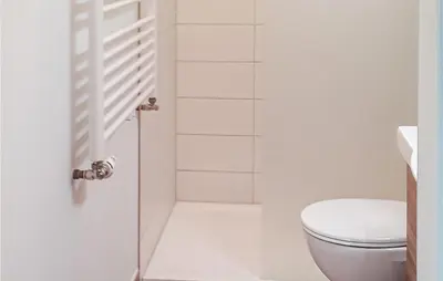 Ein Badezimmer in der Unterkunft Stunning Home In Fuhlendorf With Wifi