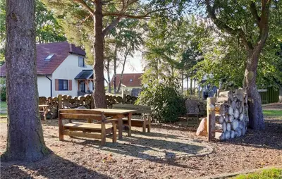 Ein Garten an der Unterkunft Stunning Home In Fuhlendorf With Wifi