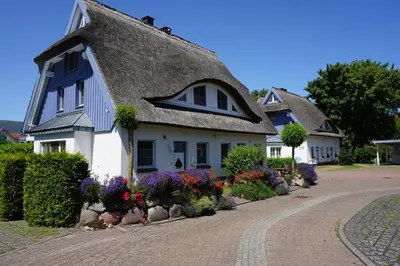 Das Gebäude in dem sich das Ferienhaus befindet
