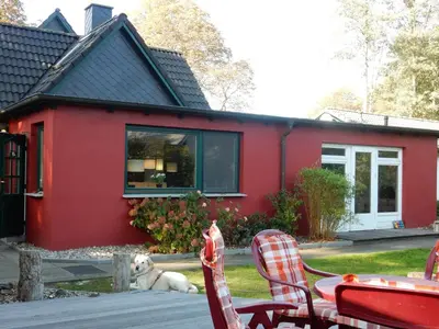 Das Gebäude in dem sich das Ferienhaus befindet