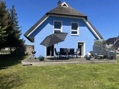Das Gebäude in dem sich das Ferienhaus befindet