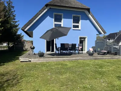 Das Gebäude in dem sich das Ferienhaus befindet