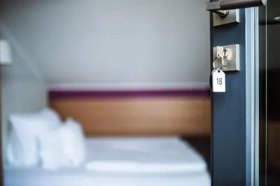 Ein Bett oder Betten in einem Zimmer der Unterkunft Hotel Künstlerquartier Seezeichen