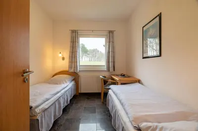 Ein Bett oder Betten in einem Zimmer der Unterkunft Villa Dünenblick 02