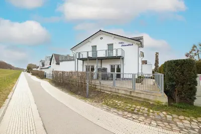 Das Gebäude in dem sich die Ferienwohnung befindet