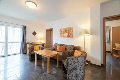 Ein Sitzbereich in der Unterkunft Villa Dünenblick 02